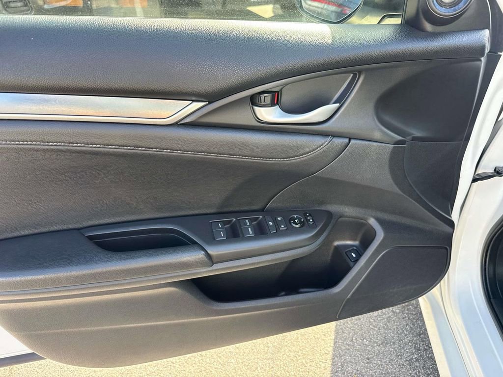Used 2018 Honda Civic Touring image 19