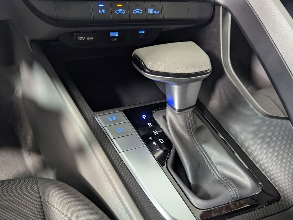 Used 2025 Hyundai Elantra SE image 22