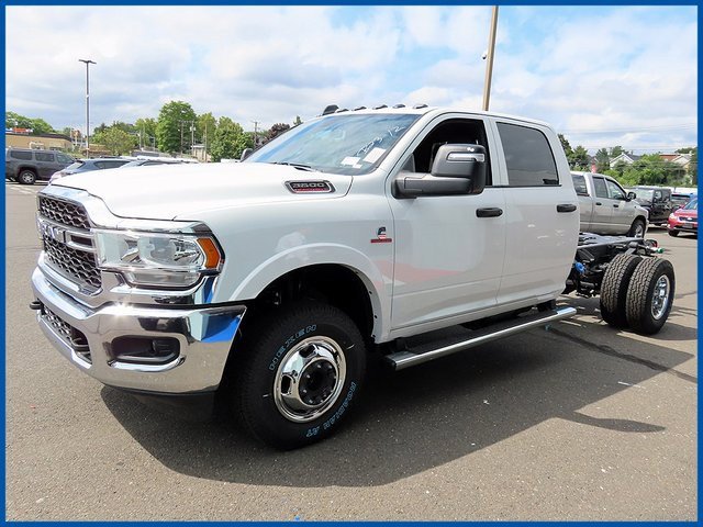 New 2024 RAM 3500 Tradesman w/ Chrome Appearance Group