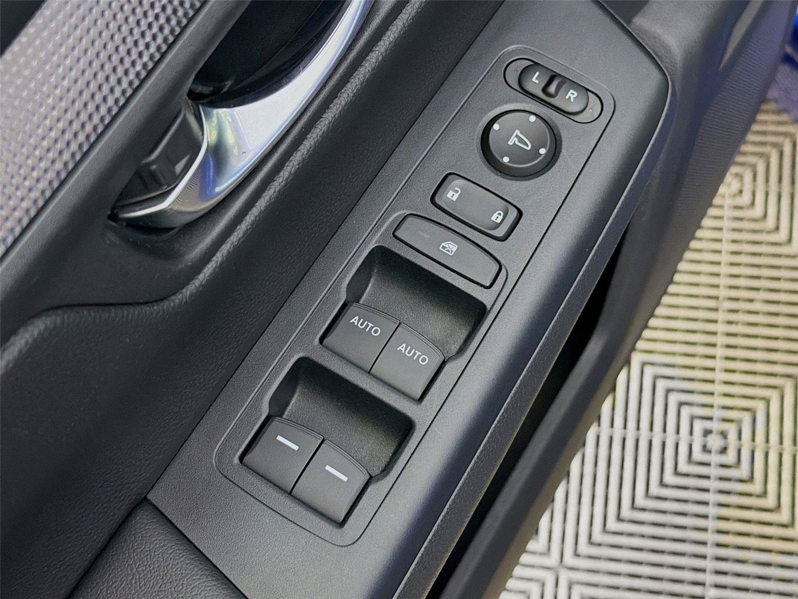 Used 2025 Honda CR-V EX image 23