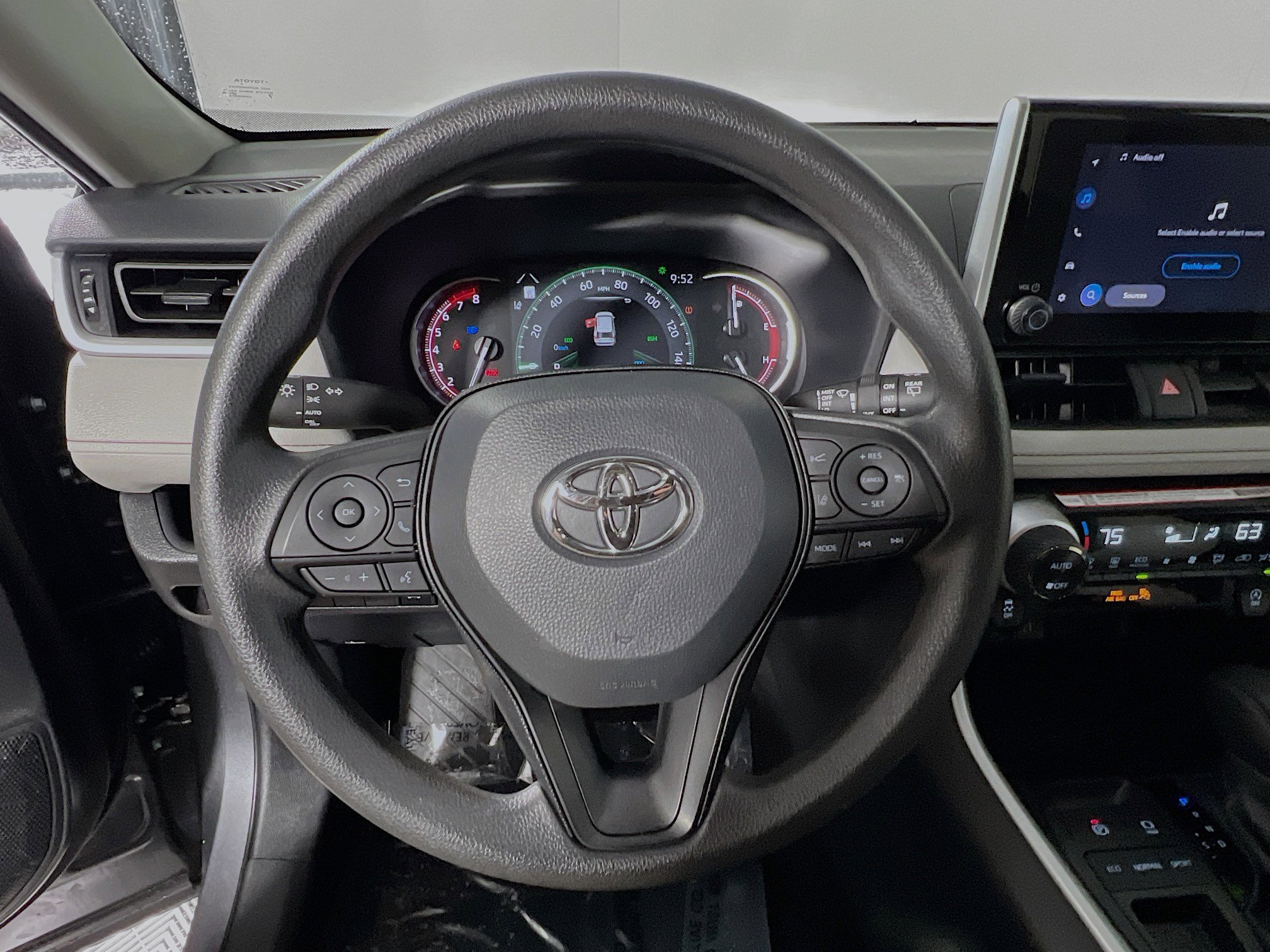 Used 2025 Toyota RAV4 XLE image 18