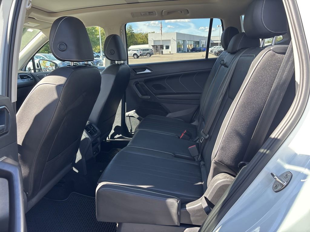 Used 2022 Volkswagen Tiguan SE w/ Panoramic Sunroof Package image 25