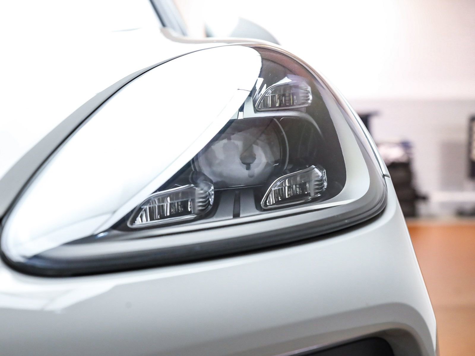 Certified 2022 Porsche Cayenne Platinum Edition AWD/4WD image 11