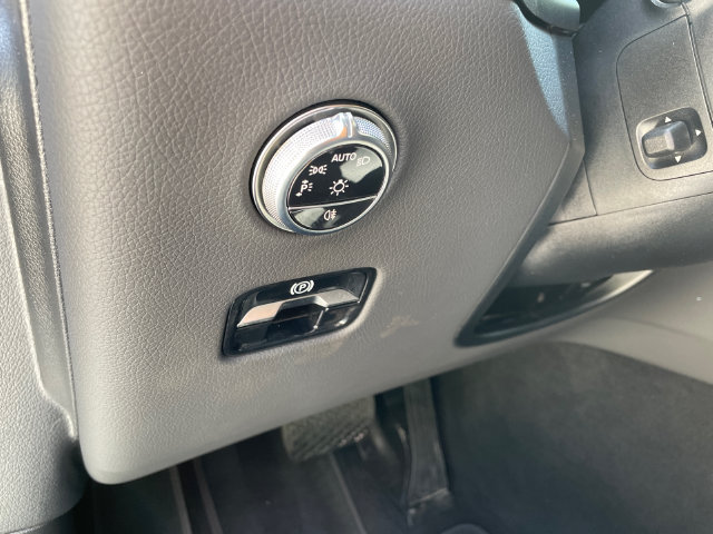 Used 2025 Mercedes-Benz GLC 300 4MATIC image 27