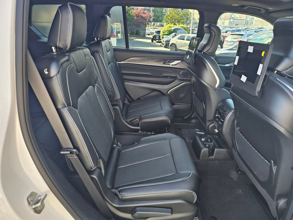 New 2024 Jeep Grand Cherokee L Overland w/ Advanced Protech Group III AWD/4WD image 13