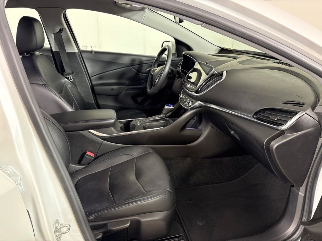 Used 2018 Chevrolet Volt Premier w/ Driver Confidence Package FWD image 17