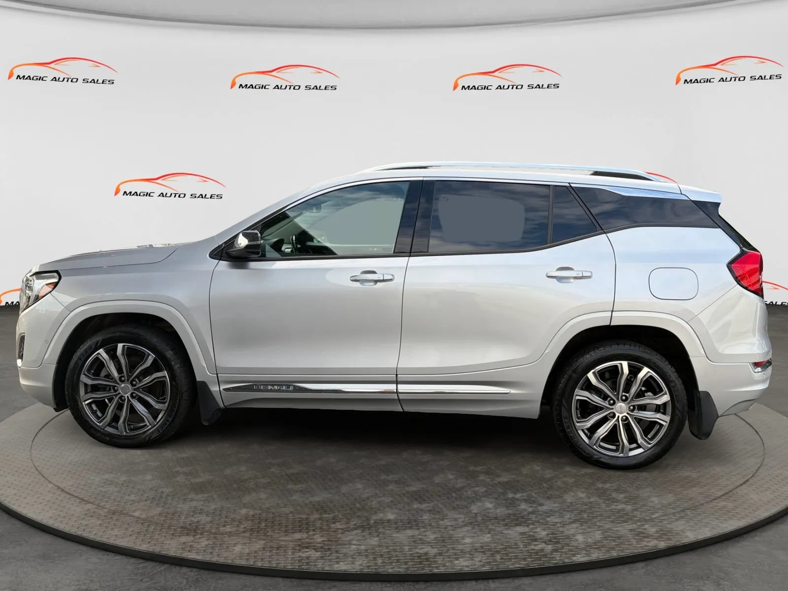 Used 2018 GMC Terrain Denali w/ Advanced Safety Package AWD/4WD image 7