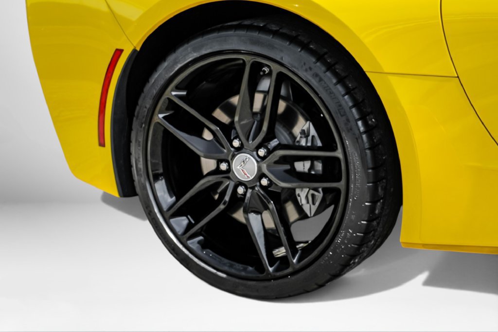 Used 2019 Chevrolet Corvette Stingray Coupe w/ 1LT RWD image 38