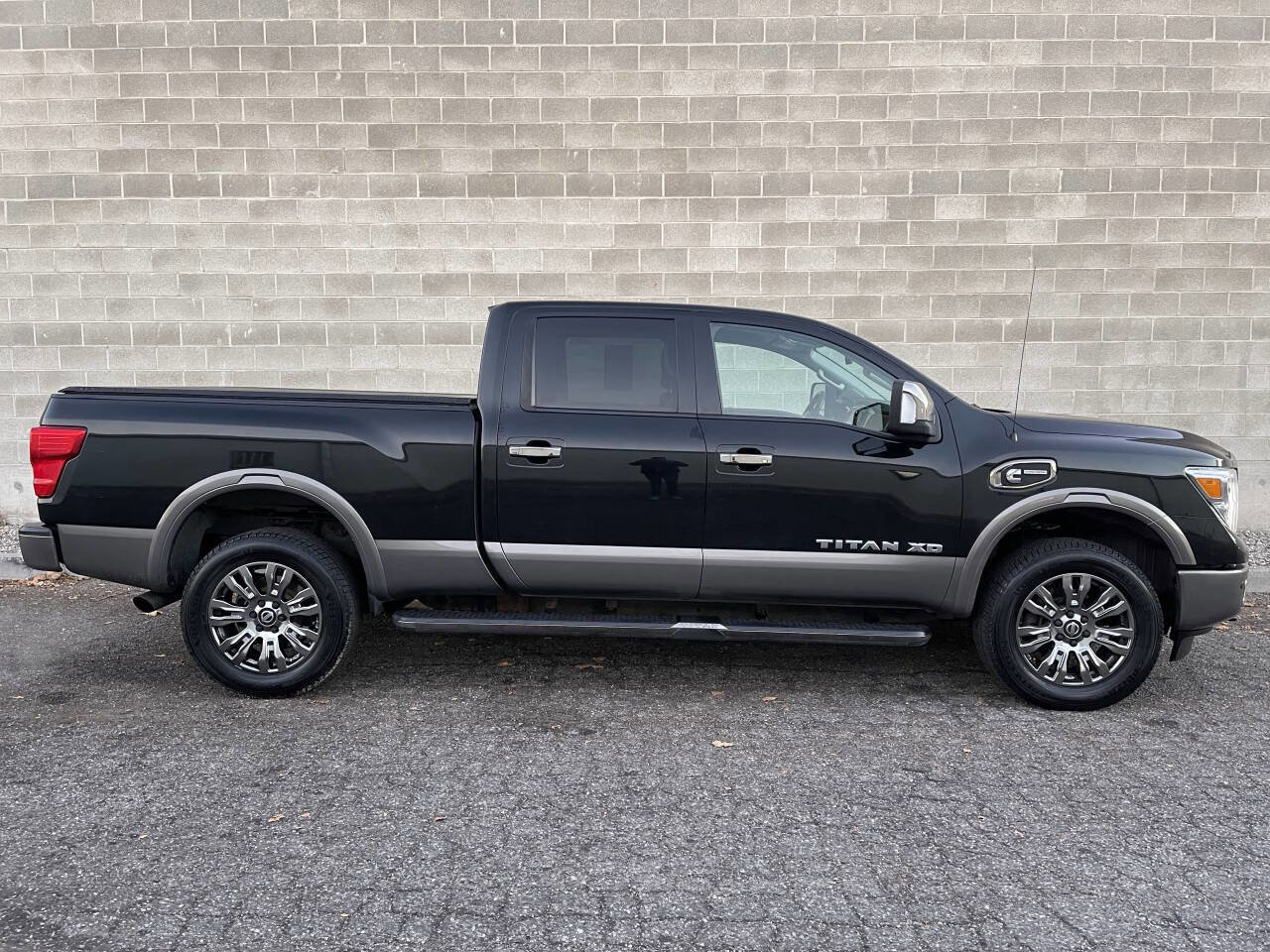 Used 2017 Nissan Titan Platinum Reserve image 3