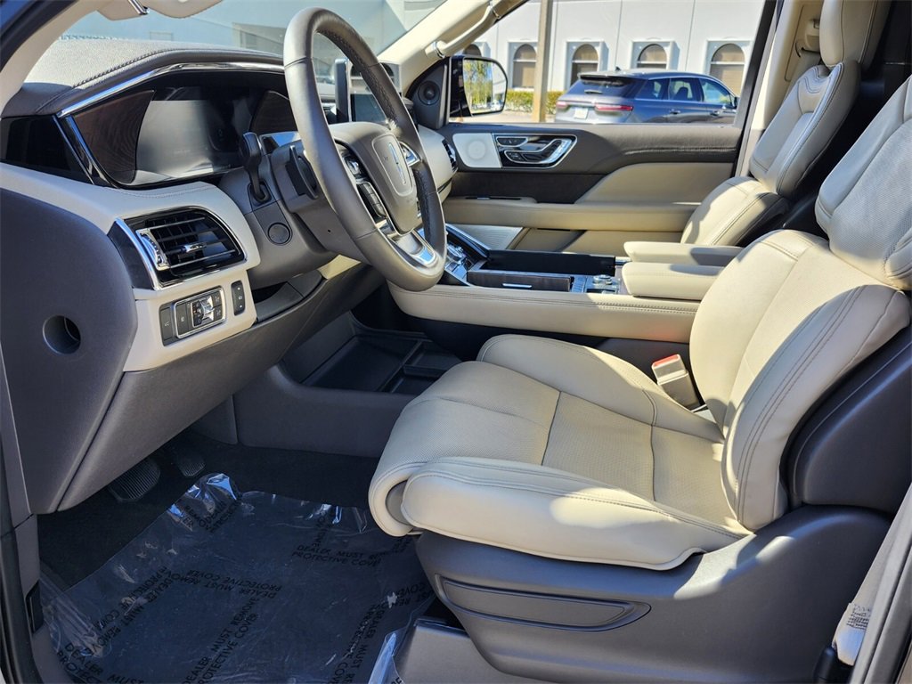 Certified 2022 Lincoln Navigator Reserve image 3