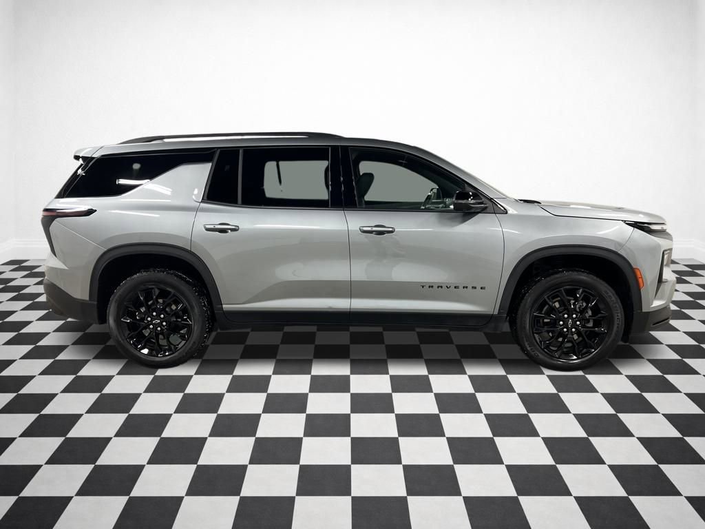 Certified 2024 Chevrolet Traverse LT w/ Midnight/Sport Edition image 2