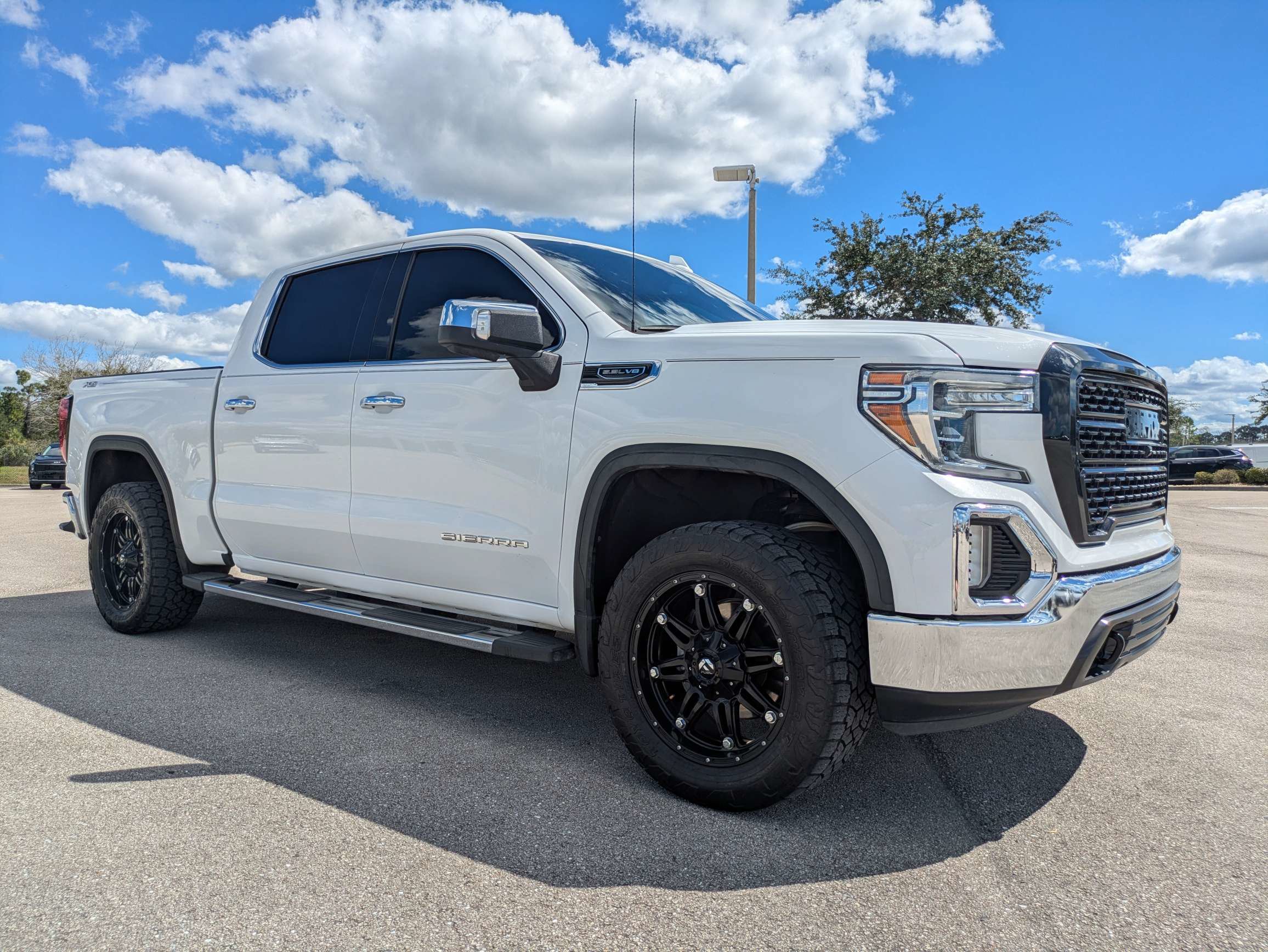 Used 2019 GMC Sierra 1500 SLT w/ SLT Premium Package AWD/4WD image 3