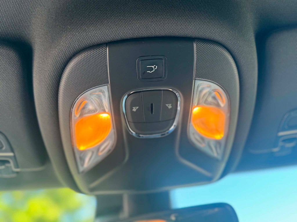 Used 2023 Jeep Compass Latitude w/ Convenience Group AWD/4WD image 11