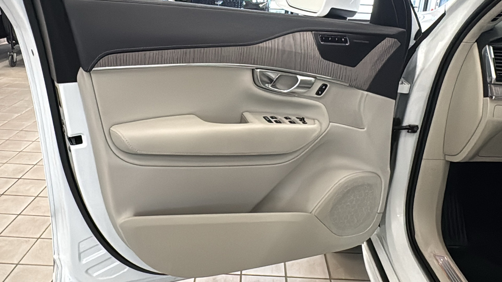 Used 2023 Volvo XC90 B6 Ultimate w/ Lounge Package AWD/4WD image 21