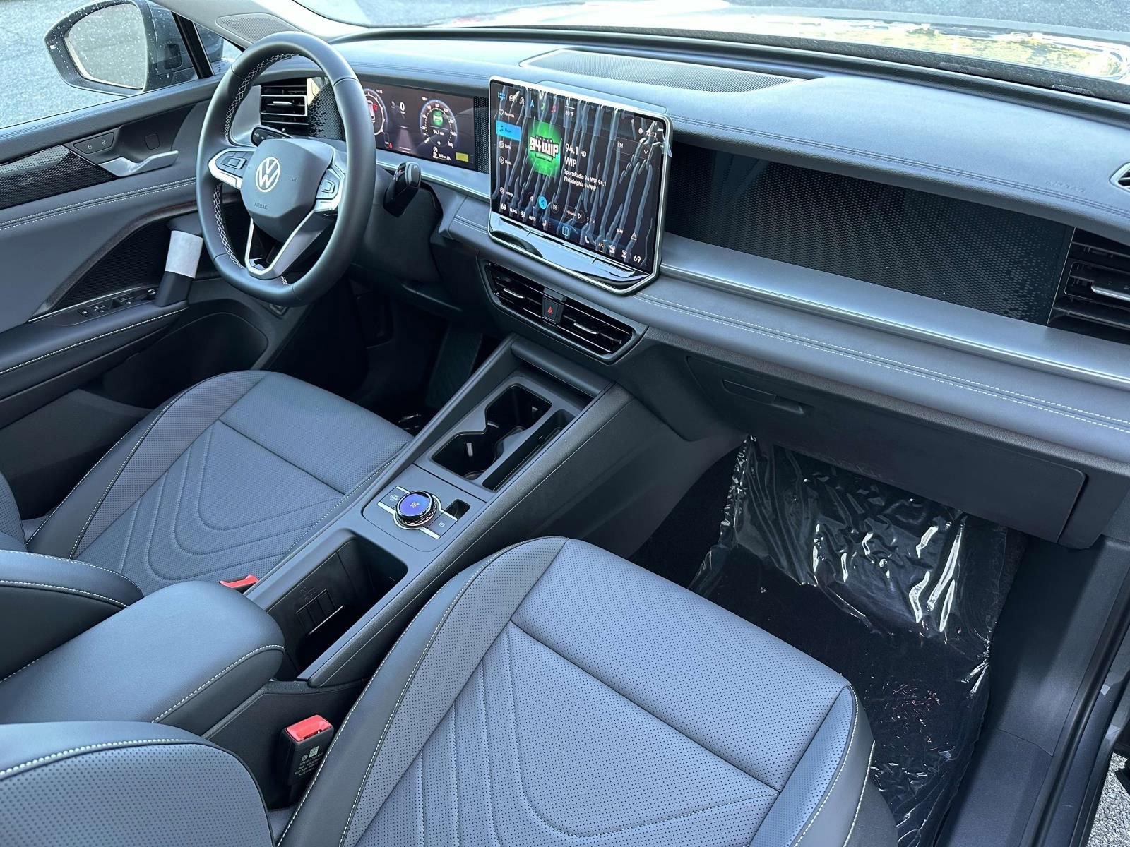 New 2025 Volkswagen Tiguan SE image 12