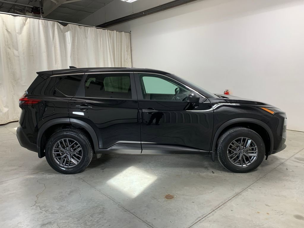 Used 2023 Nissan Rogue S image 11