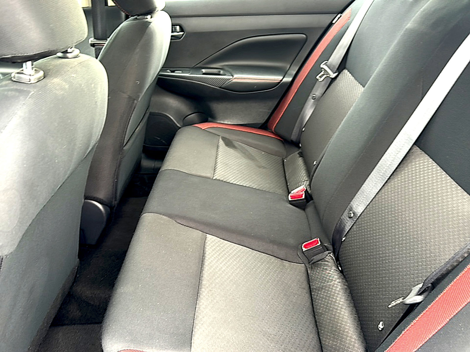 Used 2024 Nissan Versa SR FWD image 18