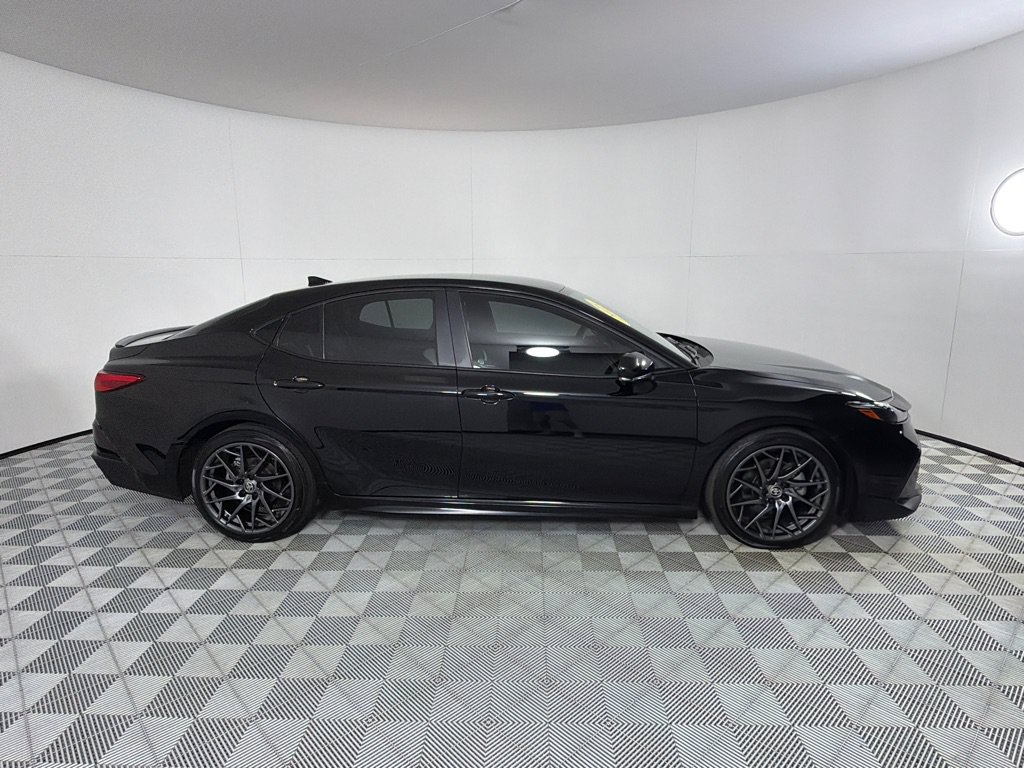 Used 2025 Toyota Camry SE w/ Convenience Package FWD image 4