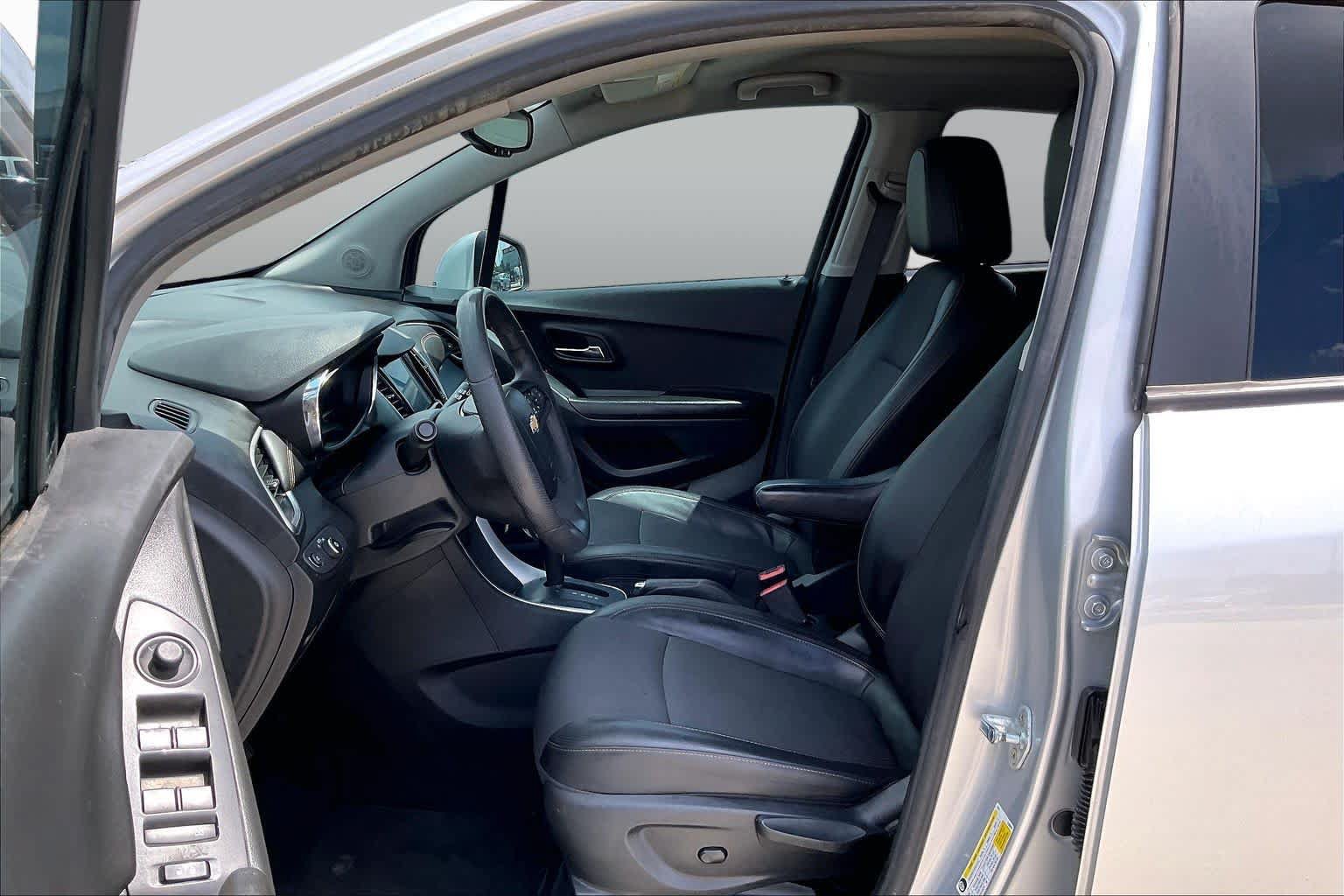 Used 2022 Chevrolet Trax LT AWD/4WD image 8