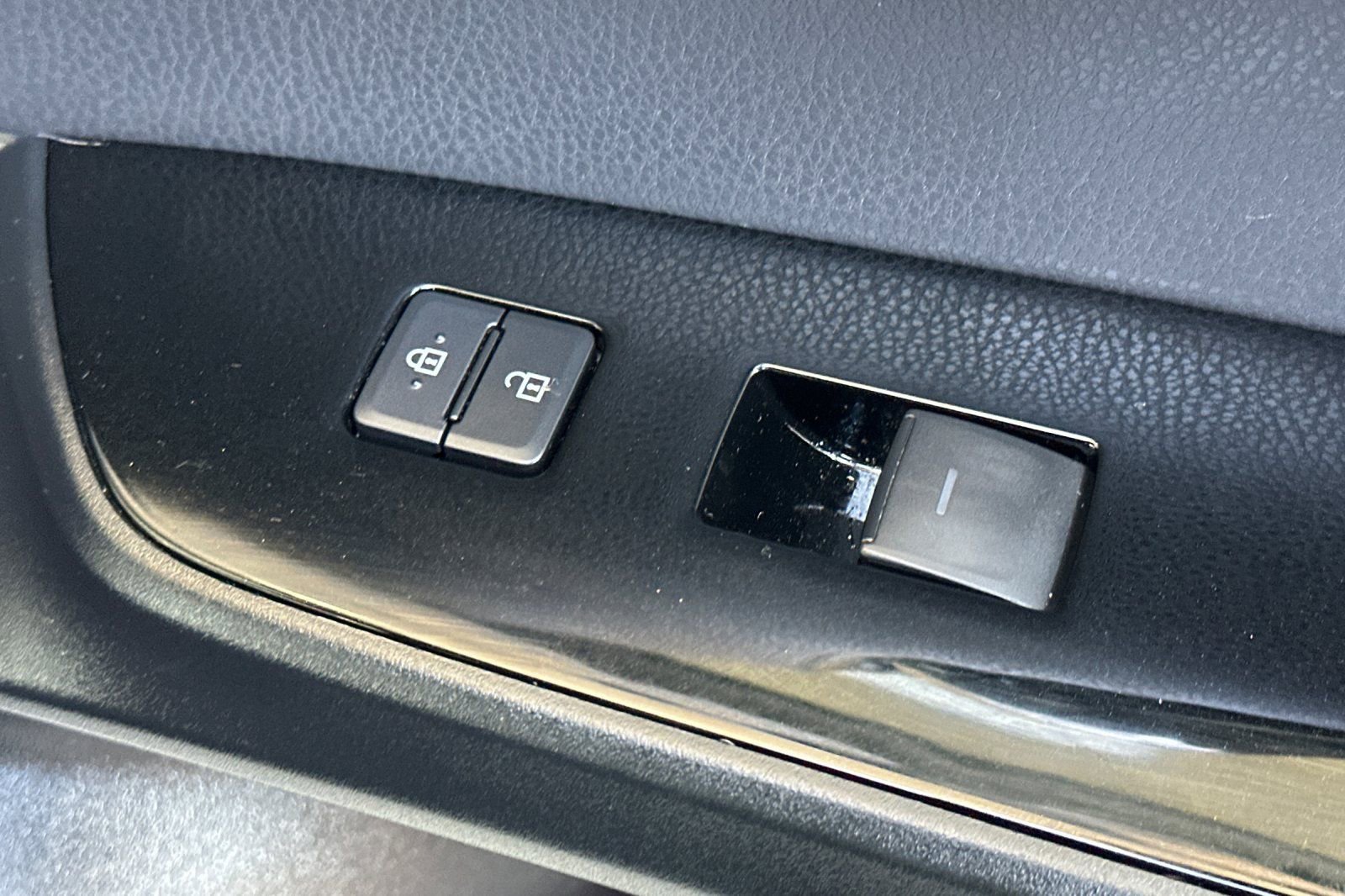 Used 2019 Toyota Prius Prime Premium FWD image 22