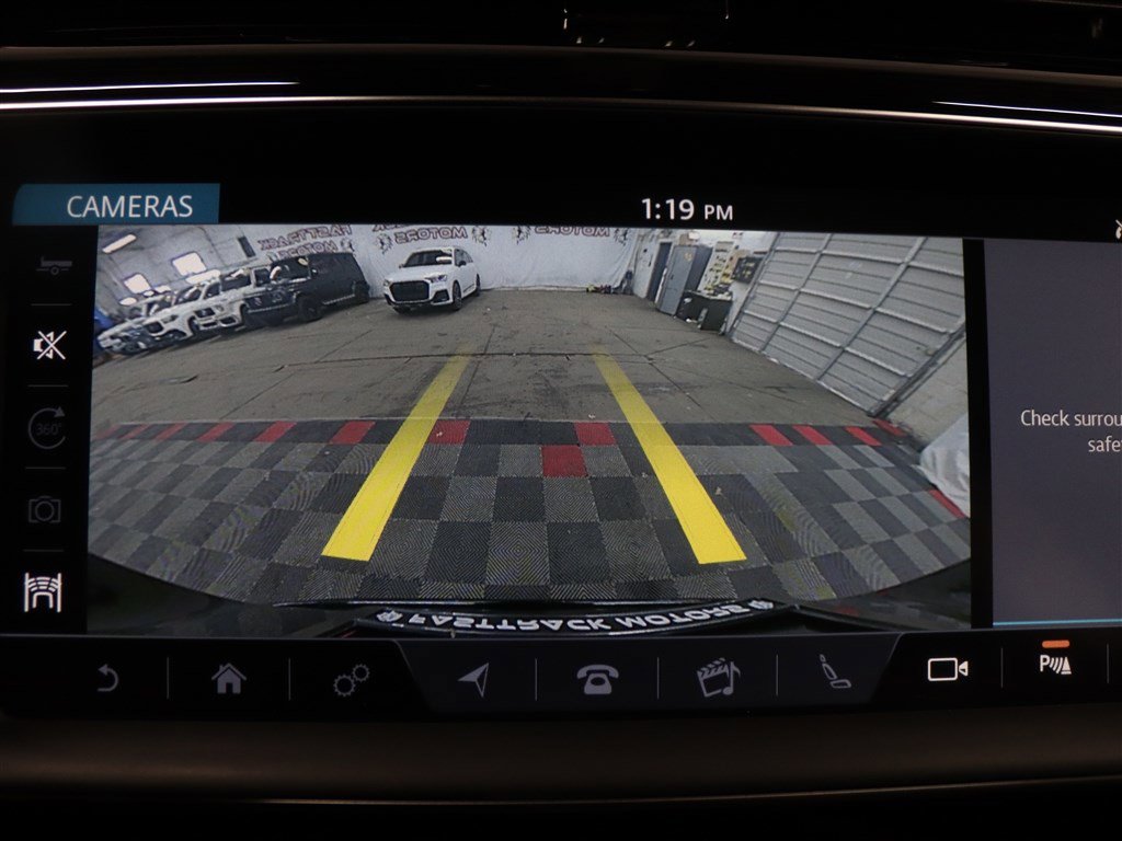 Used 2020 Jaguar F-PACE SVR image 26