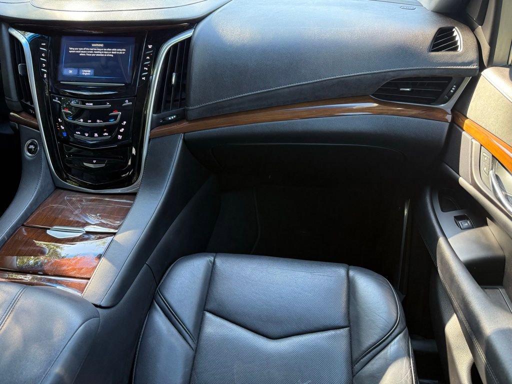 Used 2020 Cadillac Escalade Premium Luxury image 11