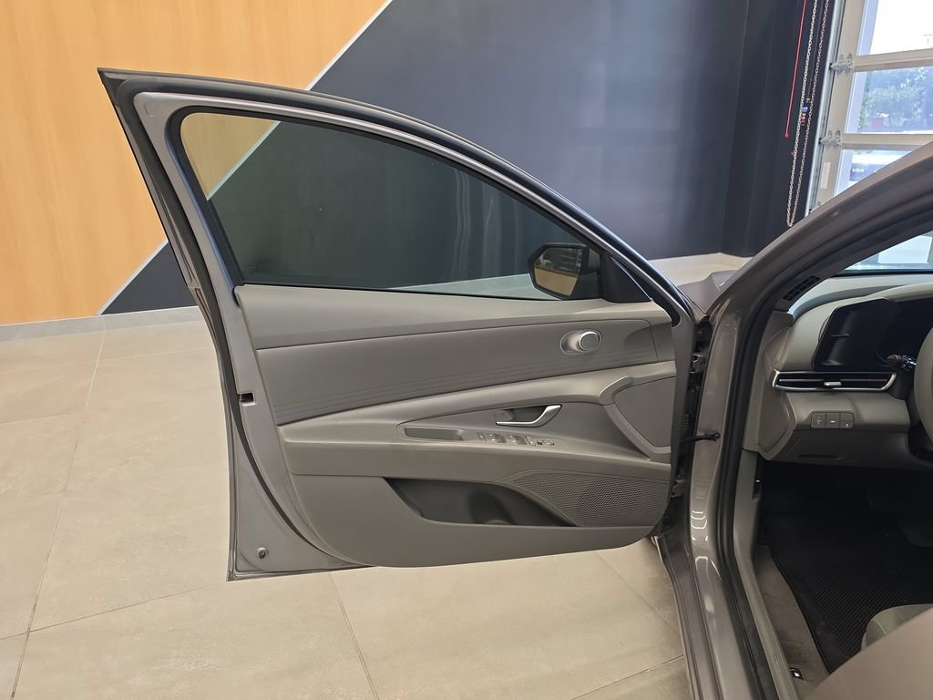 Used 2022 Hyundai Elantra SEL FWD image 14