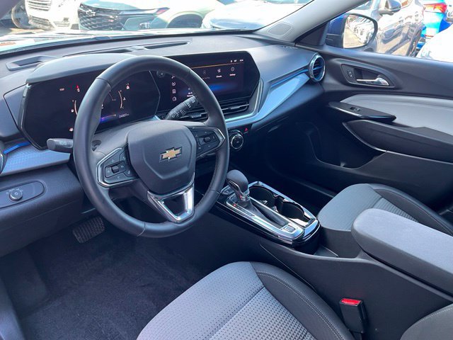 Used 2024 Chevrolet Trax LT w/ LT Convenience Package FWD image 10
