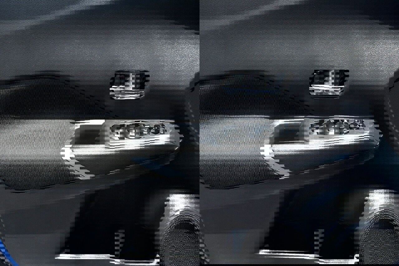 Used 2024 Nissan Kicks SV image 9