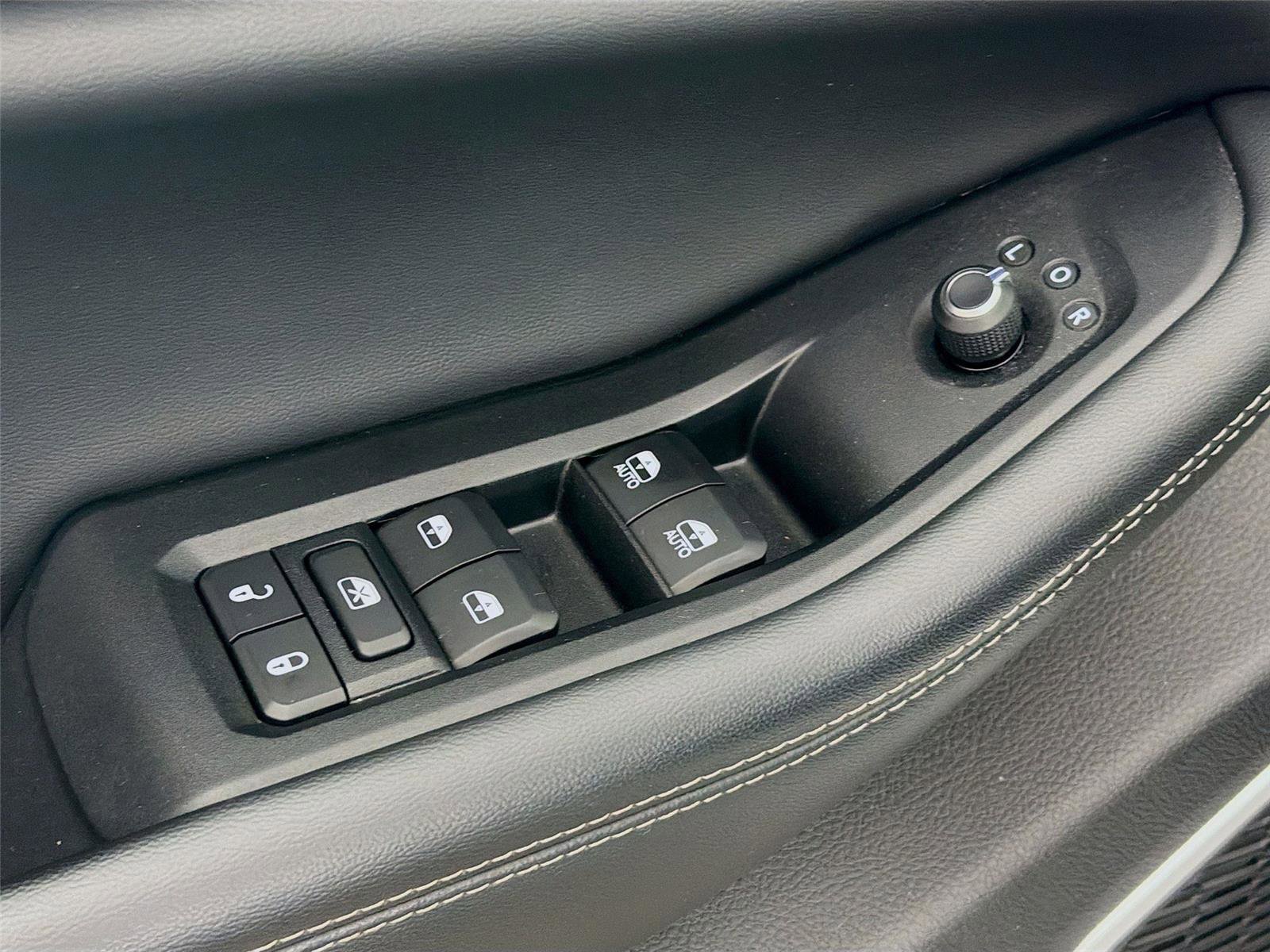 Used 2022 Jeep Grand Cherokee Limited w/ Luxury Tech Group II AWD/4WD image 18