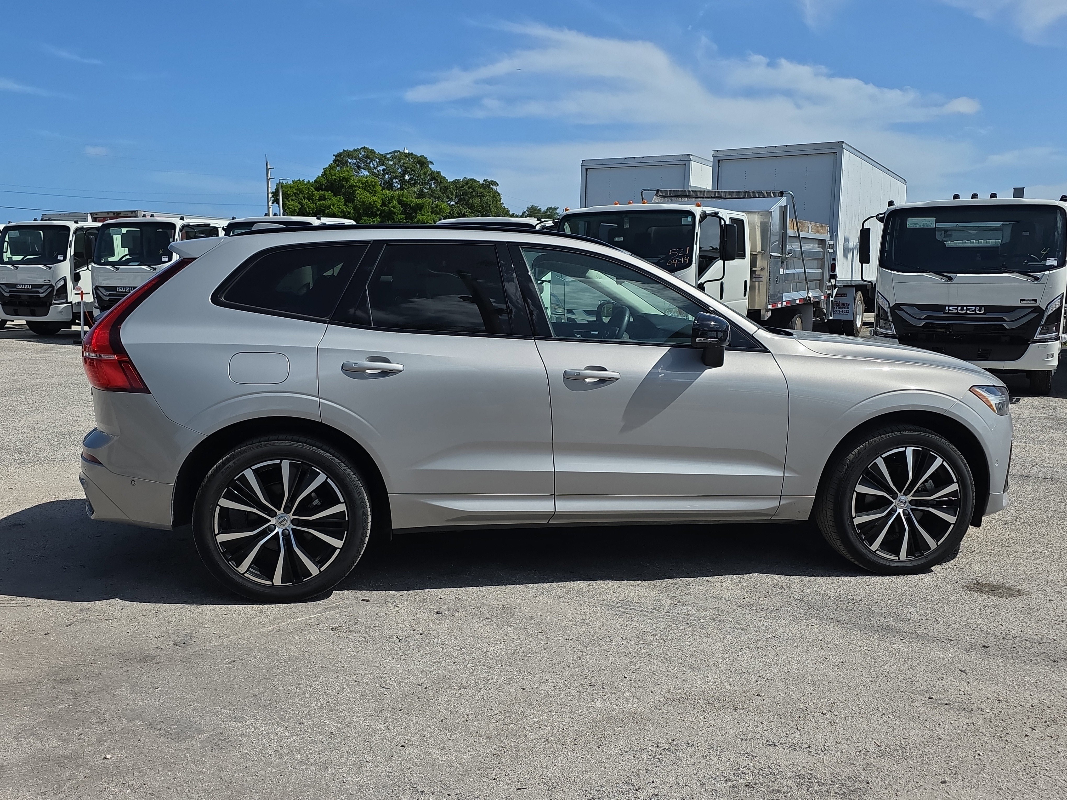 Used 2024 Volvo XC60 B5 Plus w/ Protection Package Premier AWD/4WD image 8