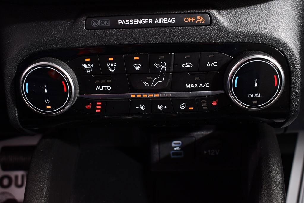 Used 2022 Ford Escape SE w/ SE Sport Appearance Package image 29