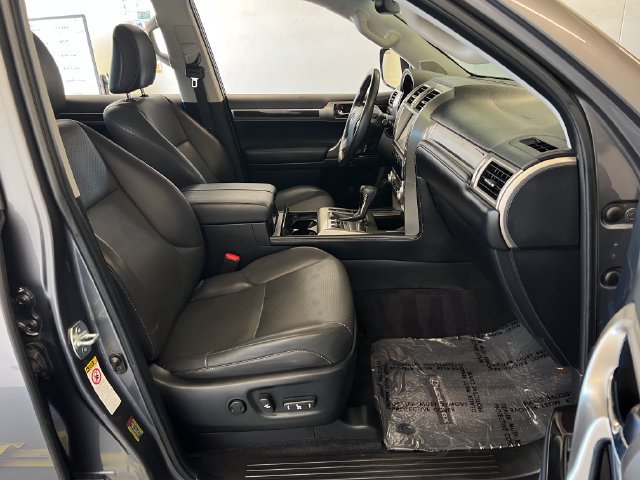 Used 2018 Lexus GX 460 w/ Navigation Package AWD/4WD image 40
