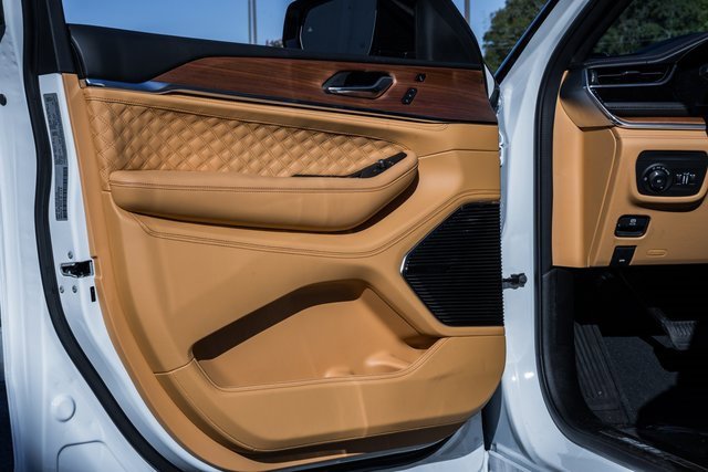 New 2025 Jeep Grand Cherokee Summit image 39