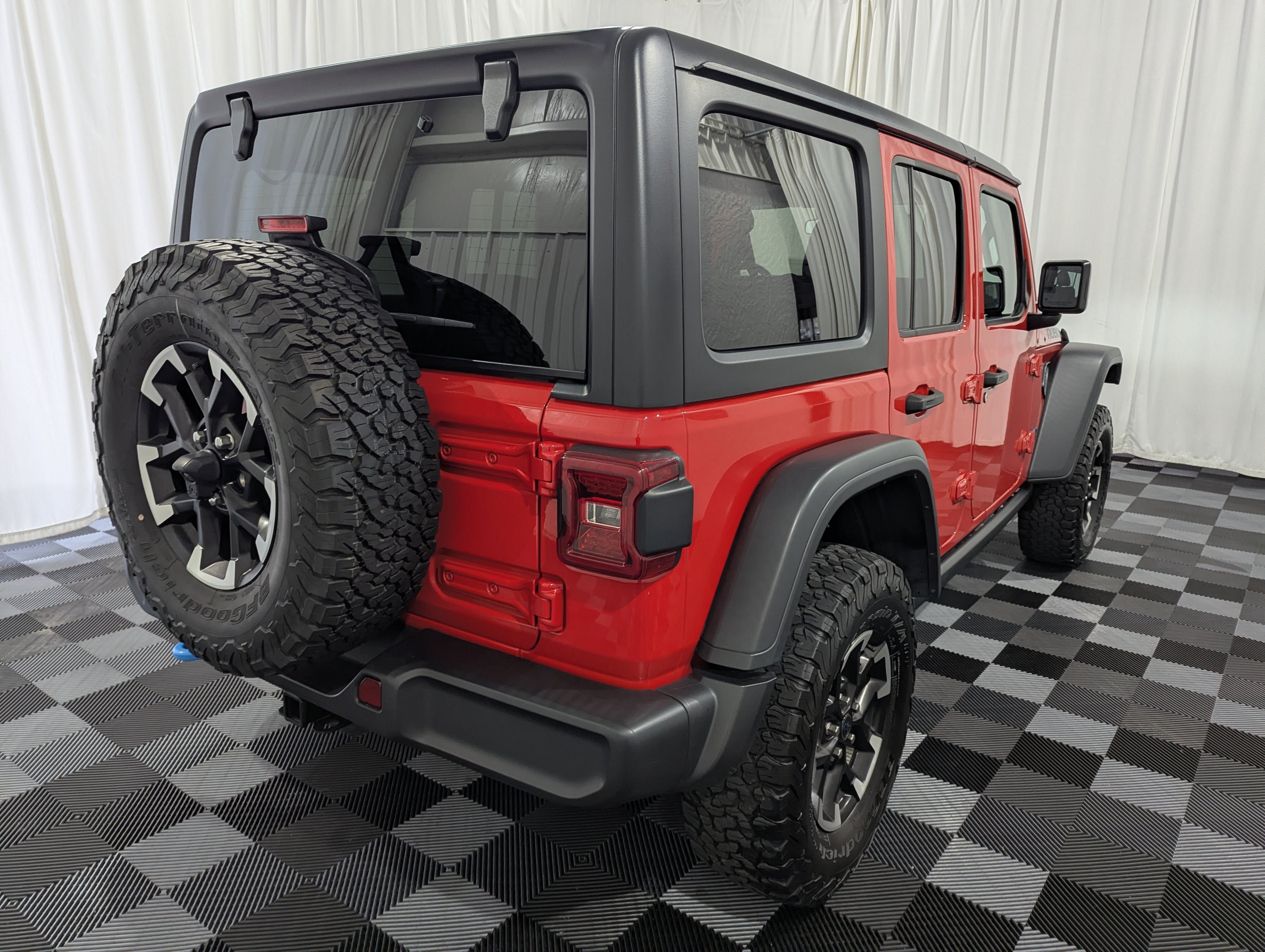Used 2024 Jeep Wrangler Unlimited Rubicon 4xe AWD/4WD image 8
