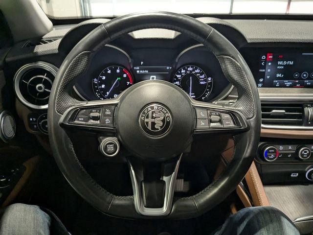 Used 2020 Alfa Romeo Stelvio Ti w/ Active Blind Spot Package AWD/4WD image 30