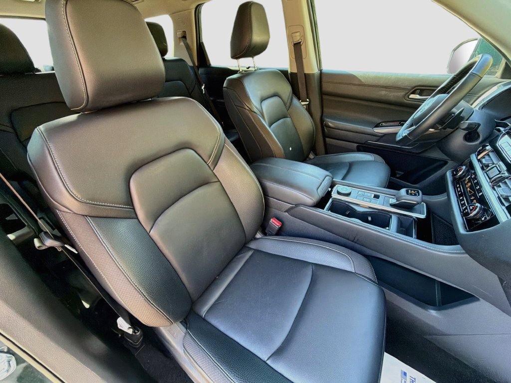 Used 2025 Nissan Pathfinder SL AWD/4WD image 31