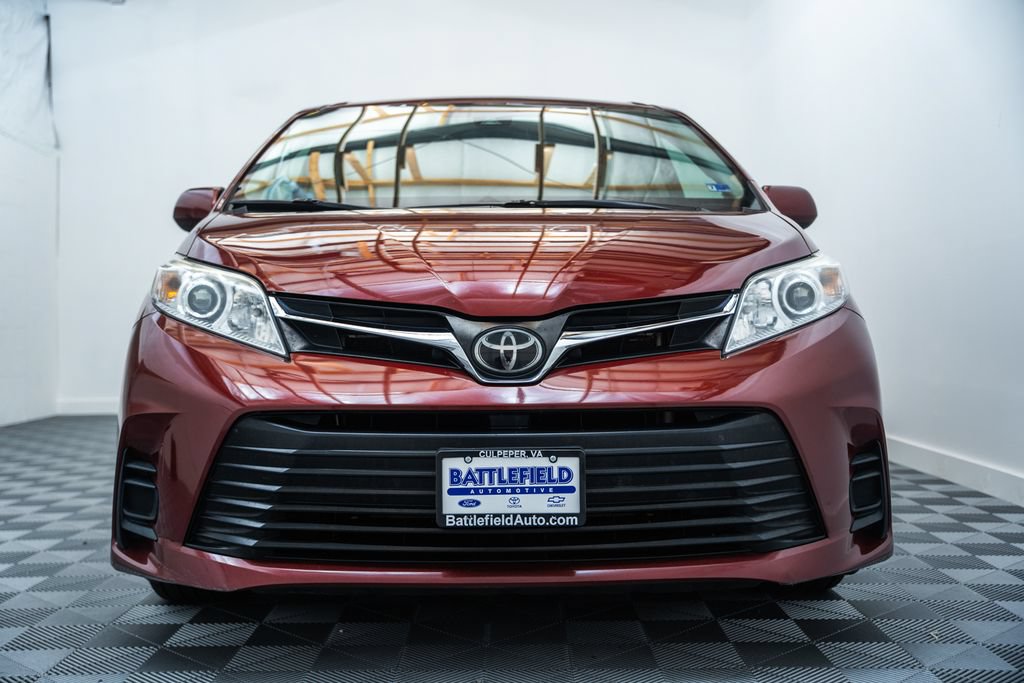 Used 2020 Toyota Sienna LE w/ LE Preferred Package FWD image 2