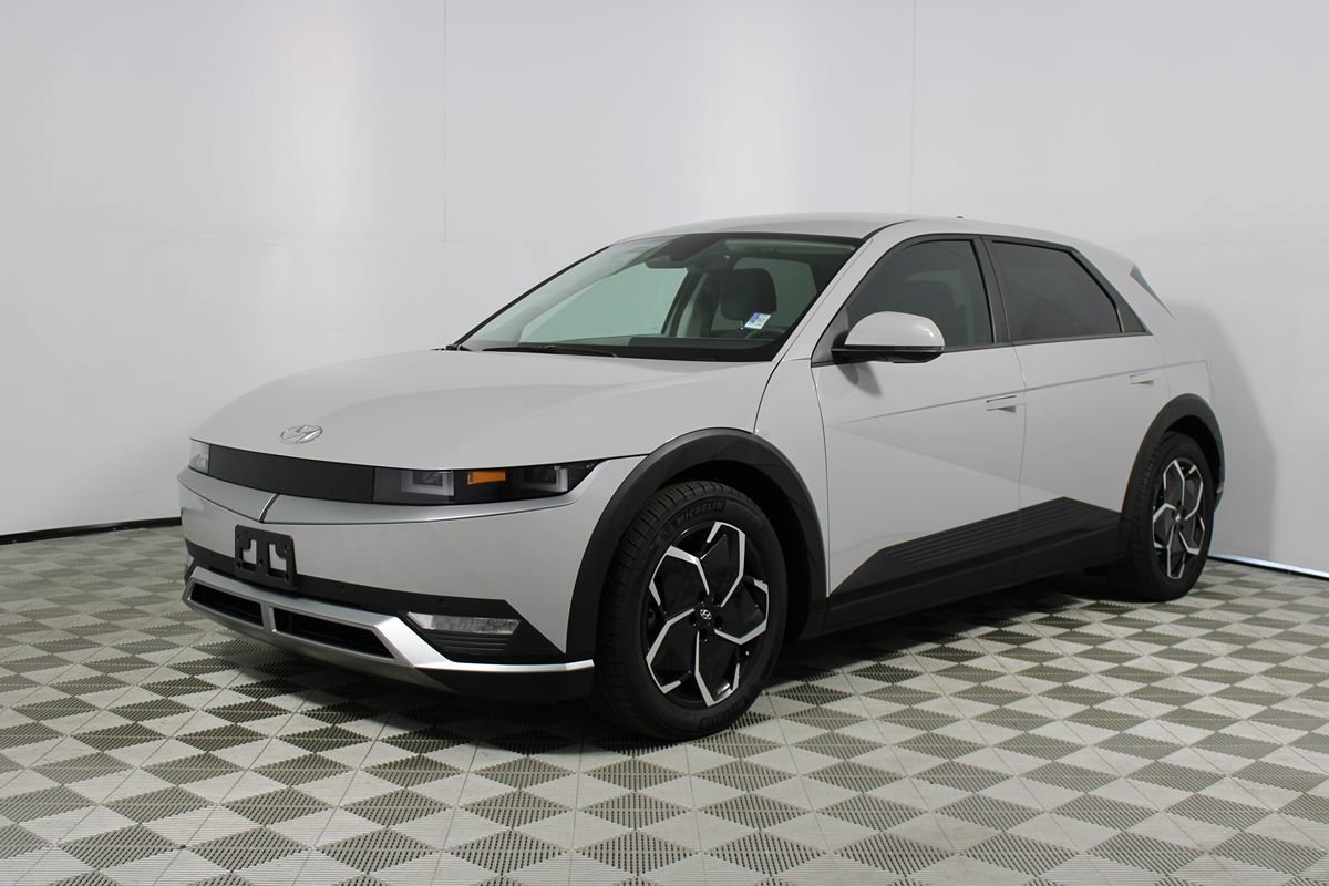Used 2024 Hyundai Ioniq 5 SEL image 3