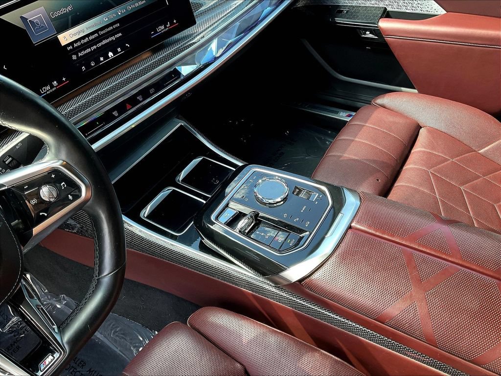 Used 2023 BMW i7 xDrive60 AWD/4WD image 16