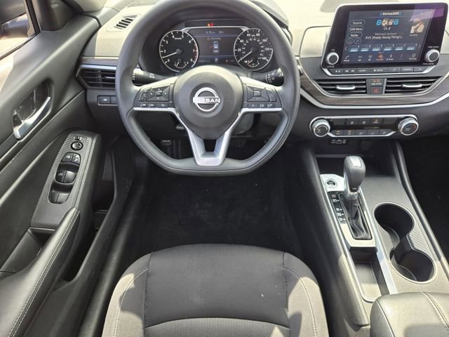 Used 2025 Nissan Altima 2.5 SV image 12