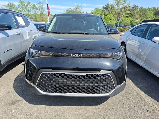 Used 2025 Kia Soul LX w/ LX Technology Package FWD image 3