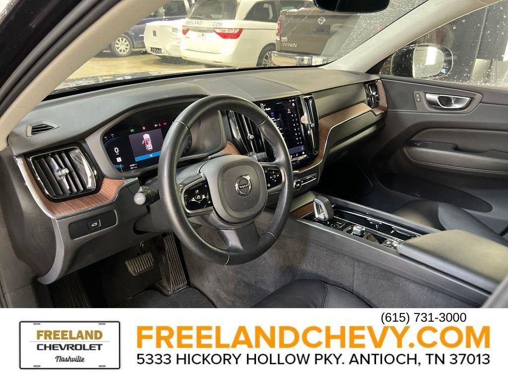 Used 2023 Volvo XC60 B5 Plus image 24