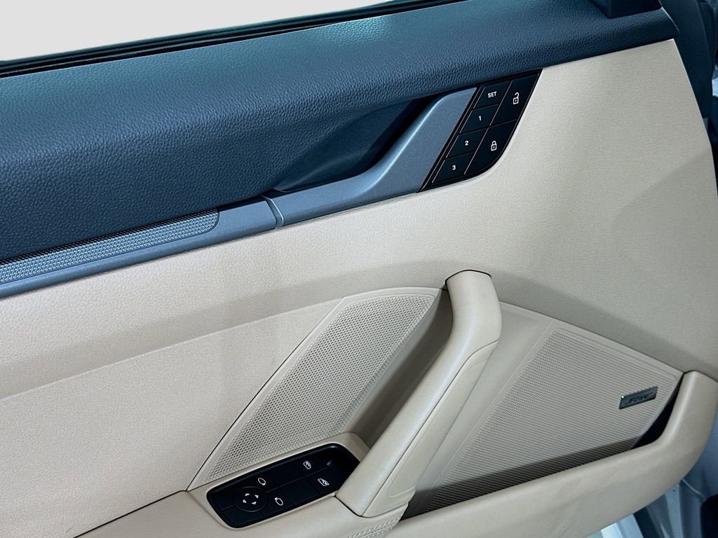 Used 2024 Porsche 911 Carrera image 19