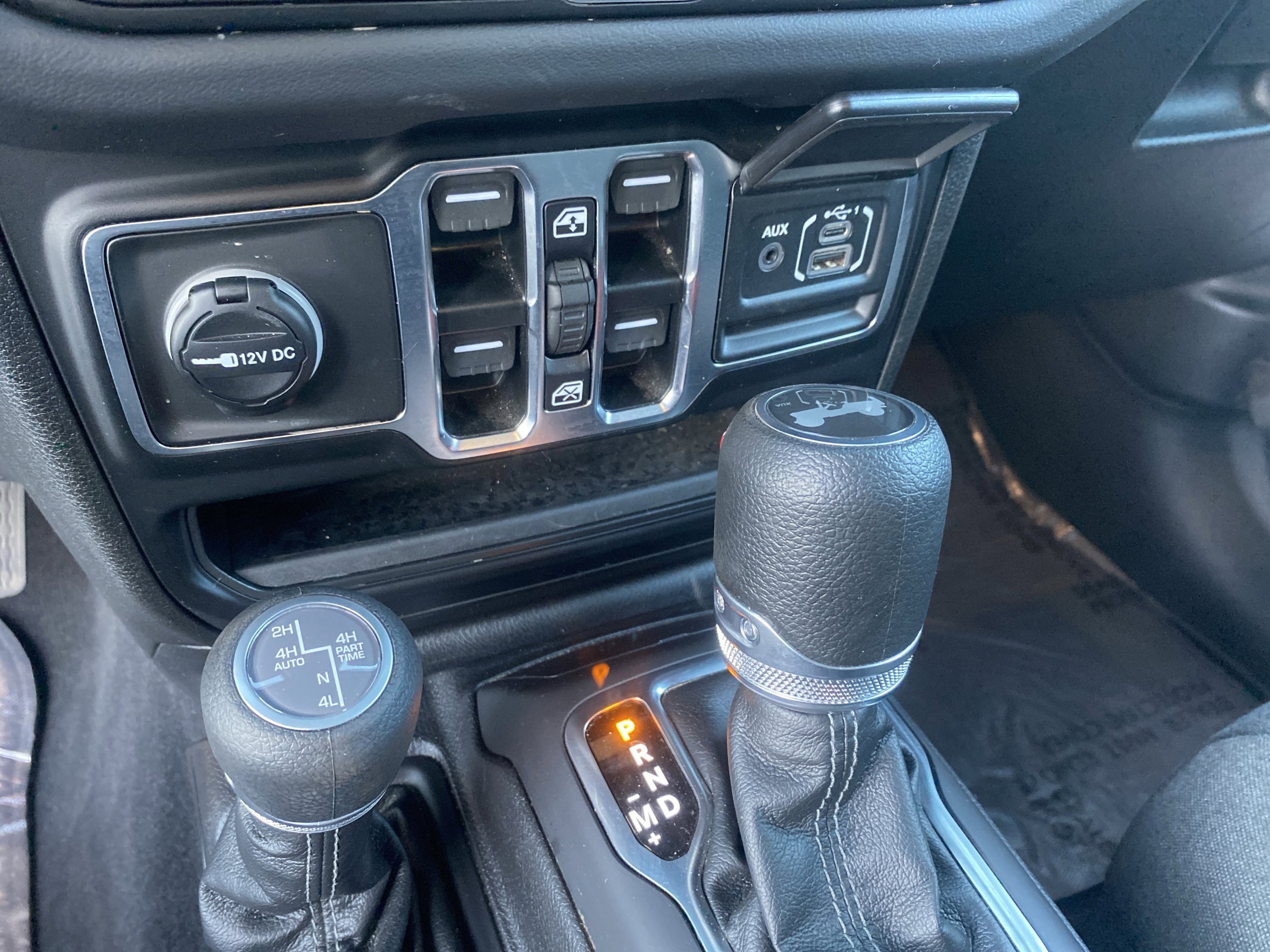 Used 2025 Jeep Wrangler Sahara image 22