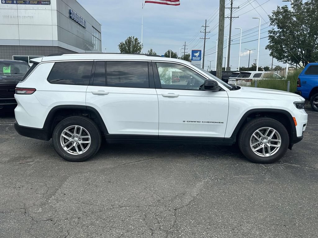 Used 2023 Jeep Grand Cherokee L Laredo w/ Luxury Tech Group I AWD/4WD image 2