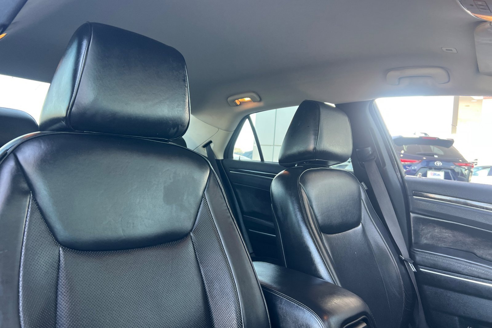 Used 2018 Chrysler 300 Limited image 13