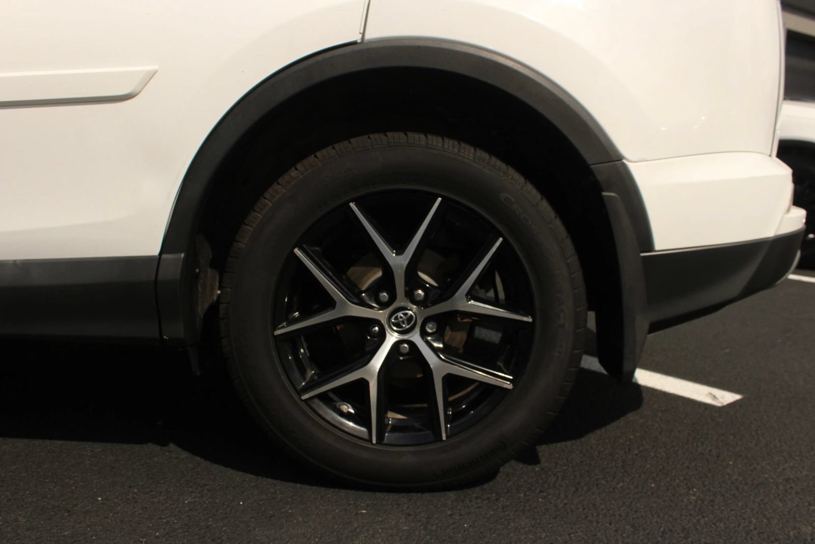 Used 2017 Toyota RAV4 SE AWD/4WD image 4