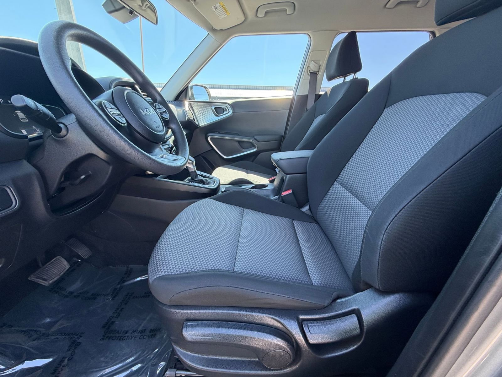 Used 2025 Kia Soul LX w/ LX Technology Package FWD image 24