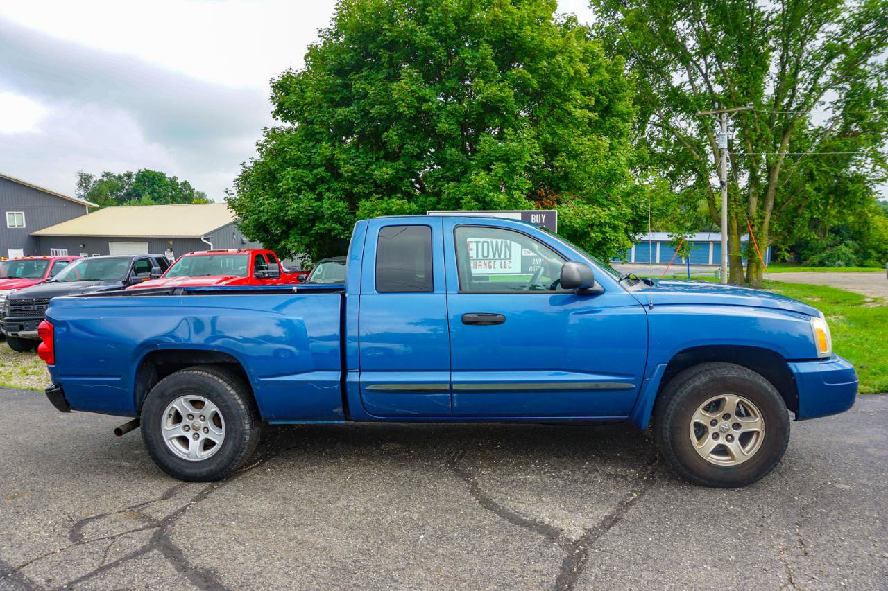 Used 2005 Dodge Dakota SLT AWD/4WD image 2